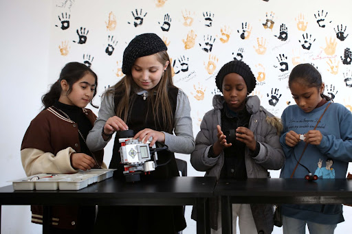  Girls at a Robotics Club open day, Jordan. (photo: Save the Children Jordan)